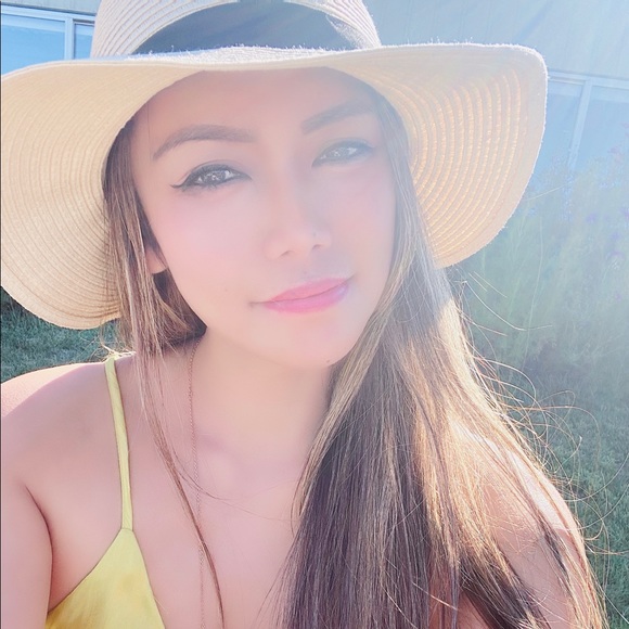 Meet your Posher, Jeehan - Picture 2 of 5